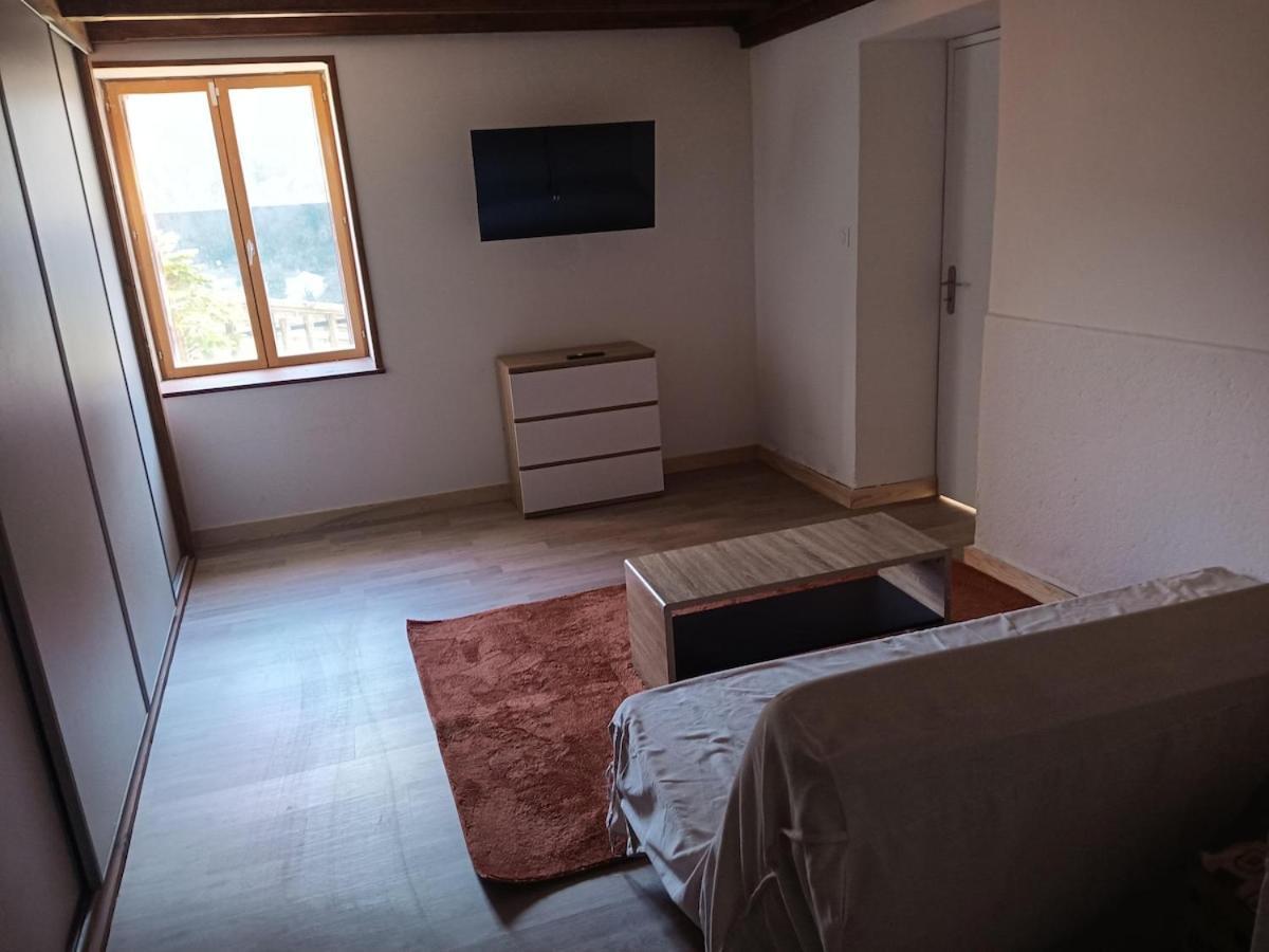 Laura Happy Guest House Tenay Екстер'єр фото